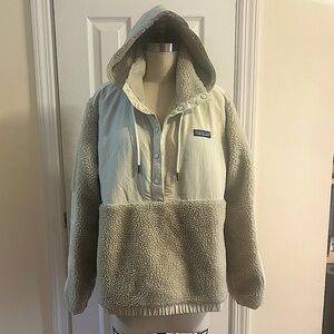 Patagonia large men’s cream shearling pullover